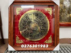 Tranh treo trống đồng vào khung 1m x1m vuông