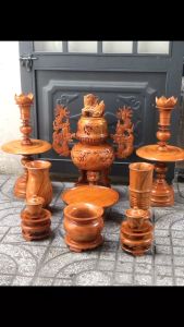 Bộ đồ thờ cúng bằng gỗ gõ đỏ cao cấp để bàn thờ gia tiên trọn bộ 9 món hàng đục tay sắc nét