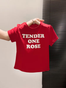 เสื้อยืดคอกลมแขนสั้นทรงสลิมฟิตสำหรับผู้หญิง ทรงดีไซน์กระชับสัดส่วน แฟชั่นฤดูร้อน สีแดง ลายพิมพ์ เสื้อตัวบนแบบสวมหัว