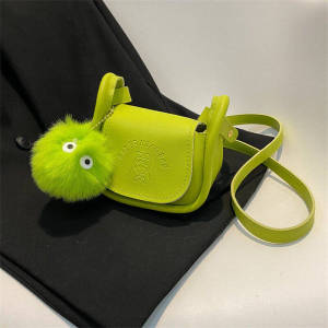 Deere Jack 🌸【FAST จัดส่ง】🌸กระเป๋าสะพายผญ กระเป๋าสะพายข้าง กระเป๋าจิ๋ว กระเป๋าสะพายผู้หญิง กระเป๋าใส่หูฟังทรงซองจดหมายสีแดงขนาดเล็กกระเป๋าเล็กไหล่มินิของผู้หญิงสะพายไหล่แฟชั่นยอดนิยม