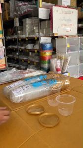 แก้วเซฟตี้ล็อค ขนาด 12 และ 16 oz. PP พร้อมฝาปิดสีทอง แพคละ 25 ชิ้น  ตรา A-PANDA