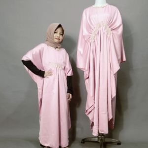 KAFTAN COUPLE IBU DAN ANAK KAFTAN SATIN SILK PAYETAN MUTIARA RENDA DIPINGGANG