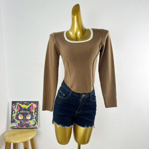 เสื้อสเวตเตอร์ถักคอเหลี่ยมแขนยาวทรงสลิมฟิตสำหรับผู้หญิงในฤดูใบไม้ร่วงและฤดูหนาว เสื้อชั้นในสีบล็อก คอกลม แฟชั่น