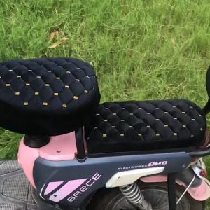 Universal Cover Kursi Sepeda Listrik / E-Bike Seat Cover - Plus Beludru