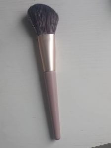 1PCS Multifunctional Large Blush BrushTaupe Wooden Handle with Gold Ferrule Soft Dense Bristles for Blush Contour & Bronzer