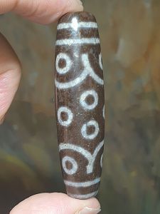 Gegegems Collection rare 60.2mm Aged Tibetan Xang Xung (Zhang Zhung) odd shape 15 Eyes Dzi with red spots pendant (with certificate) 罕见60.2毫米西藏老矿象雄满朱砂不规则形状十五眼天珠(带证书)