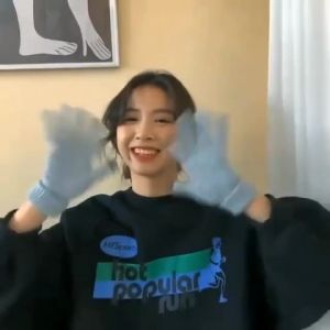 Women & Men Touch Screen Gloves: Features & Benefits