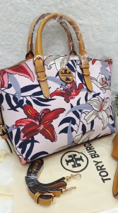 TAS WANITA TOTE BAG WANITA KEMBANG BUNGA-BUNGA TERBARU DAN TERLARIS DENGAN BAHAN KANVAS DENGAN MOTIF BUNGA YANG BERPARISASI DAN SEGAR DI PANDANG MATADENGAN DISAIN MODEL YANG LEBIH SANTAI DAN ELEGAN COCOK DIPAKAI DI SEGALA TEMA