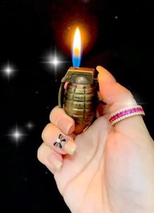 Bật Lửa Móc Khóa Hình Lựu Đạn – Ngọn Lửa Nhỏ Phong Cách Lớn