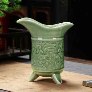 Ancient Emperor Cup Liquor and Spirit Glass For Home Creative Retro Style Tass Three Feet Wine Bottle Embossed Ceramic Jue-Shaped Cup