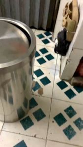 THÙNG RÁC NẮP LẬT XOAY INOX (25x61CM)