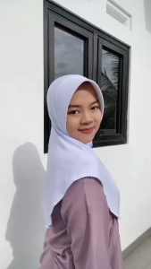 Hijab instan Bergo Oval Polos Pad Sedang