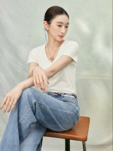 SUSHE | Minimalist Style Tencel Colored V-Neck Versatile High Elasticity Womens T-Shirt