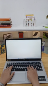 Laptop Dual VGA Cocok Untuk Gaming Harga Termurah / Core I5 Gen 11 / Ram 24GB / SSD 512GB / 156" FHD IPS / Intel Iris Xe Graphics + NVIDIA GeForce MX450 (2 GB GDDR5) / Wifi 6 / No OS / Acer Aspire 5 A515-56G-55Q0