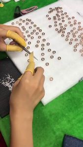 ใหม่สามเพชรสีขาว Fritillaria สร้อยข้อมือเปลือกหอยโรสโกลด์ไทเทเนียมเหล็กแฟชั่นที่เรียบง่ายแมทช์ง่ายสไตล์ยุโรปและอเมริกาเครื่องประดับสร้อยข้อมือผู้หญิง