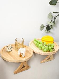Wooden Sofa round Tray with Legs Foldable Armrest Storage Rack Cup Holder Minimalist Style Dining Utensils Chinese Made