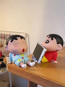 rayon Shin-chan Cartoon Phone Holder Desktop Anime Ornaments Watching Tv Cartoon Phone Support Cute Doll Girls Gifts Crayon Small Phone Holder