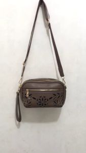 TAS SELEMPANG WANITA PREMIUM MOTIF CORAK HITAM