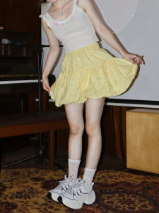 Váy Ngắn Chữ a Họa Tiết Hoa Cạp Cao Cho Nữ Mùa Thu 2024 Váy Ngắn Xếp Ly Họa Tiết Hoa Màu Vàng Cỡ Lớn