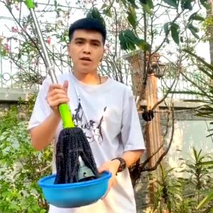 Chổi Rửa Xe Ô Tô 2 Đầu Chổi Xoay 360 Độ Đa Năng Có Thể Điều Chỉnh Độ Dài Ngắn Tiện Lợi Thông Minh