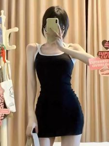 ชุดเดรสแขนกุดคอวีสีดำเข้ารูป เดรสยาวปานกลางผ้าโพลีเอสเตอร์ ชุดทำงานฤดูร้อนสำหรับผู้หญิง เดรสยาวปานกลางเอวสูง