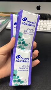dầu gội head $ shoulders CHO DA ĐẦU NGỨA (1 dây 10 gói)