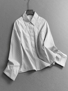 เสื้อเชิ้ตผู้หญิงหลวมๆ สบายๆ แขนยาว ทรงเข้ารูป ลายทาง เสื้อเชิ้ตคอวีสำหรับฤดูใบไม้ร่วงปี 2025 เสื้อผ้าทำงานสไตล์ใหม่