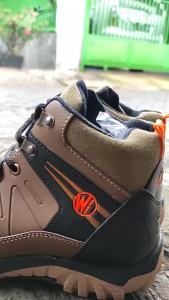 Sepatu Boots Casual Cowok: Model & Tips Memilih