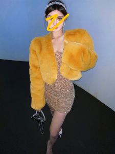 แจ็คเก็ตขนสัตว์สีส้ม ChiclyNana เสื้อคลุมหนังสัตว์สีส้มแบบสวมหัว ทรงสั้น ปกขนสัตว์ แขนยาว คอวี ทรงหลวม ทรงสตรีท