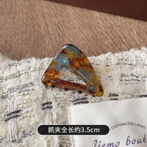 กิ๊บติดผมทรงสามเหลี่ยมสำหรับผู้หญิง 2024 ใหม่ ขนาดเล็ก ประดับผมแบบทันสมัย ​​อุปกรณ์ตกแต่งผมสไตล์เกาหลี