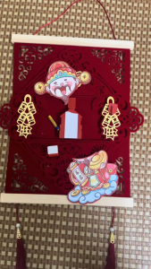 DẢI ÔNG THẦN TÀI LẮC ĐẦU 35x40cm Treo Tường Và Để Bàn Tết 2026 Đem Lại Tài Lộc Và May mắn