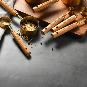 ชุดช้อนตวงสเตนเลส 4 ใบ ด้ามจับไม้สีทอง ใช้ตวงส่วนผสมเบเกอรี่และเครื่องปรุงอาหาร วัสดุปลอดภัย BPA Free ME0007