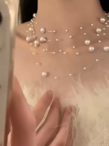 QKJ🌸 สร้อยคอประดับจี้มุกหลากชั้นสไตล์ฝรั่งเศสหรูหราดีไซน์แบบเฉพาะกลุ่มสำหรับผู้หญิงแฟชั่นเครื่องประดับแสนหวานสำหรับเป็นของขวัญ