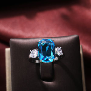 Huitan Gorgeous Big Sky Blue Stone Women Rings for Party Noble Ladys Finger Accessories Beauty Mothers Gift Statement Jewelry