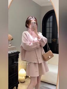 CHOUXIE | Bộ Áo Khoác và Chân Váy Tweed Màu Hồng Đất cho Phụ Nữ