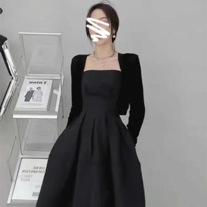 เสื้อคาร์ดิแกนถักไหมน้ำแข็งสไตล์ฝรั่งเศสสั้นสำหรับผู้หญิงในฤดูใบไม้ร่วงและฤดูหนาว เสื้อคลุมกันแดดแบบสวมไหล่พร้อมกระโปรงชั้นใน