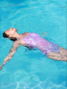 XTEP | Stylish and Slimming Tummy Cover Female Competitive Swimwear