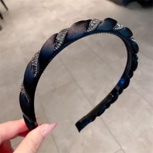 South Korea Accessible Luxury Fancy Rhinestone Headband Cable Stitch Fabric Winding Headband with Teeth Non Slip Hair Pressing Hairpin Hair Tie Female