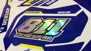 Desain Stiker KLX Gordon: Dekorasi Kendaraan dengan Motif Racing Biru