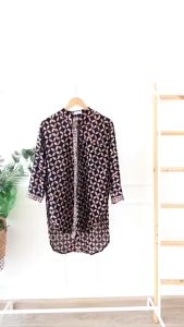 Kemeja Lengan Panjang Batik Wanita Oversized & Modern