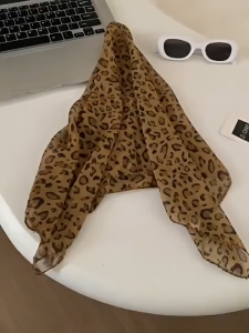 [จัดส่งในกทม] MOYENNE สไตล์แฟชั่นเสือดาว สไตล์ Y2K ผ้าคลุมศีรษะ ผ้าพันคอฝรั่งเศส ผ้าโพกหัวลายเสือดาวเข้ม แถบคาดศีรษะ นางสาว ผ้าพันคอปาร์ตี้