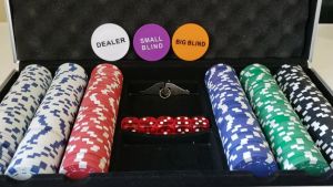 300pcs Poker Chip Set Texas Holdem Poker Chip Mainan Kartu Poker Dengan Alumunium Case Texas Holdem