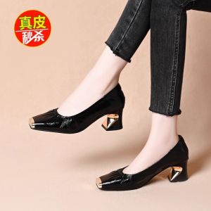 รองเท้าส้นสูงหัวเหลี่ยมหนังแท้สวมใส่สบายสำหรับผู้หญิง ฤดูใบไม้ผลิและฤดูใบไม้ร่วง รองเท้าส้นลูกแพร์สไตล์ฝรั่งเศสแบบเรียบง่ายสำหรับการเดินทางไปทำงาน