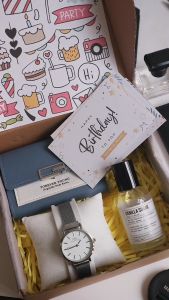 Kado Ulang Tahun Cewek Hadiah Jam Tangan Parfum Dompet