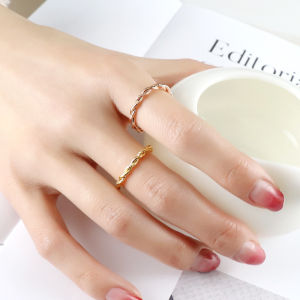 แหวนลายเกลียวสไตล์ญี่ปุ่นและเกาหลีแหวนนิ้วชี้สีโรสโกลด์เหล็กไทเทเนียมออกแบบพิเศษสำหรับผู้หญิงหรูหราเบาๆมีเอกลักษณ์แฟชั่น