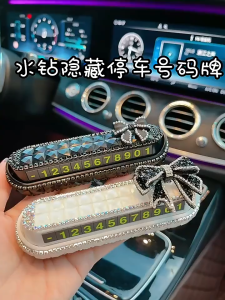 Bảng Gắn Số Điện Thoại Trên Taplo Ô Tô Đính Đá Cao Cấp – Mix Nơ Hoa Trà Gấu Bearick Sang Trọng