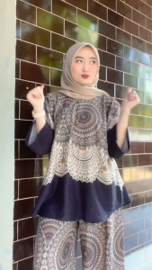 Lala One Set  Kemeja Lengan 7/8 Celana Kulot  Rayon Motif Adem dan Nyaman One Set Daily