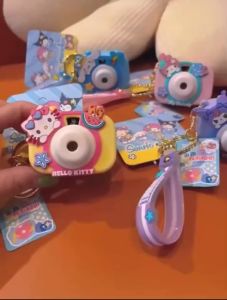 พวงกุญแจ YS70 พวงกุญแจรูปกล้อง ฉายภาพการ์ตูน พวงกุญแจห้อยกระเป๋าน้ารักๆ