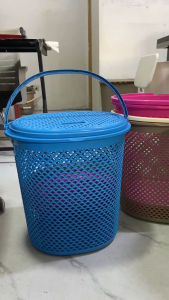 Plastic Laundry Basket with Cover Large Capacity Clothes Hamper Ventilated Storage Basket for Bedroom Bathroom