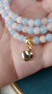 Vòng tay quấn 3 đá Beryl size hạt 4 li phối 2 màu xanh hồng charm trái tim xi vàng xinh xắn không kén mệnh | Hoa Minh Gem